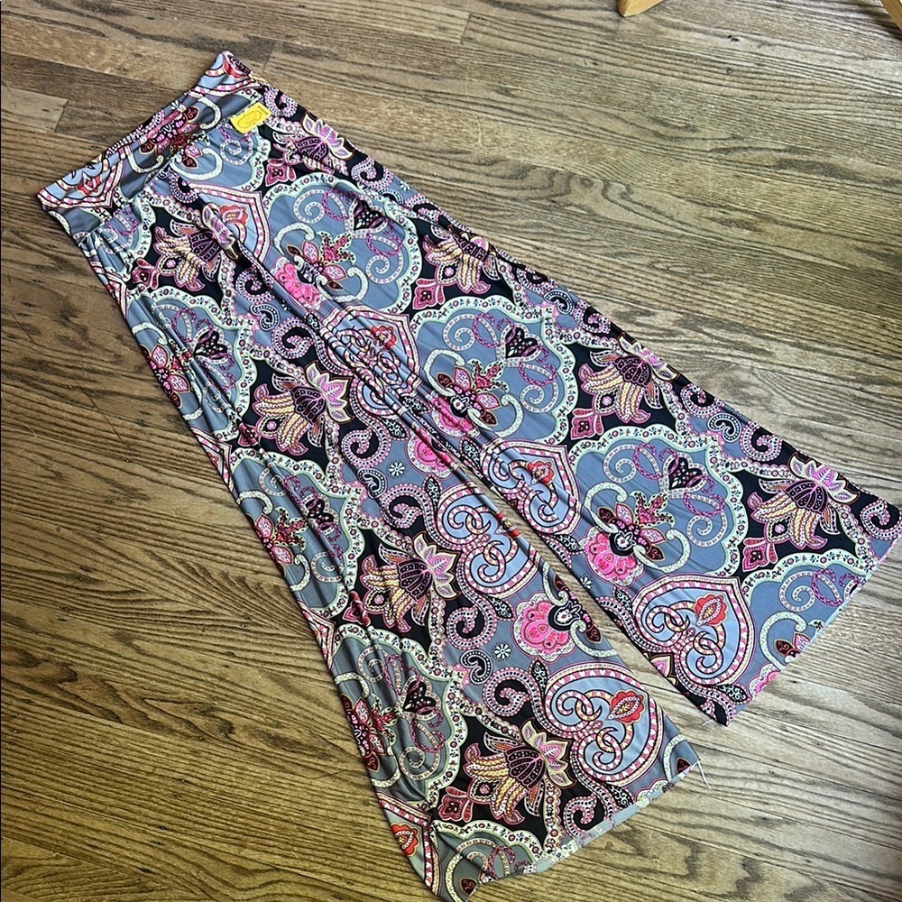 Palazzo pants Gray pink black paisley Stretchy fabric Medium NWT